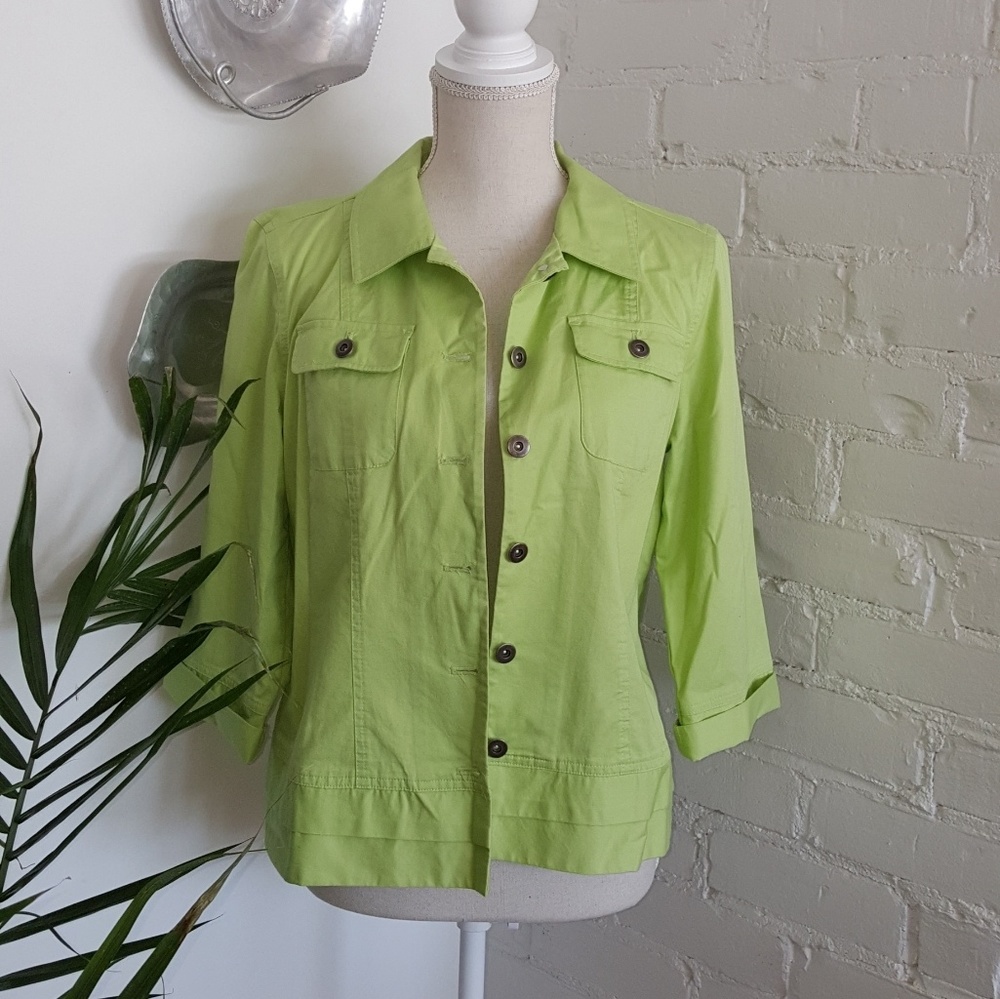 Spring lime jacket sz S  layered bottom detail